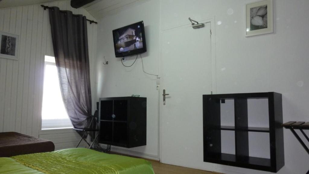 Hotel De L'Avenue Bonson  Phòng bức ảnh